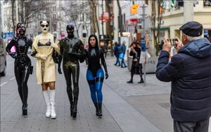 Luscious blonde in thigh latex boots enjoys a fervent anal threesome